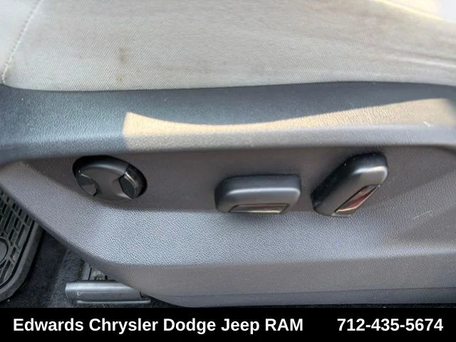 Used 2018 White Volkswagen 2.0T SE image 11
