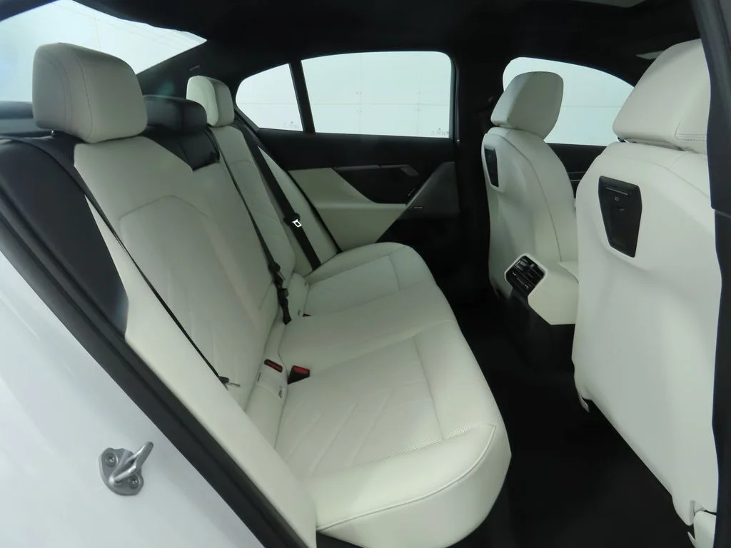 2026 BMW i5 40 - Photo 24