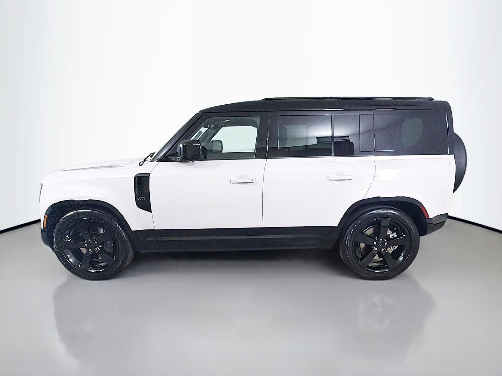 New 2026 Borasco Grey Land Rover X-Dynamic SE image 2