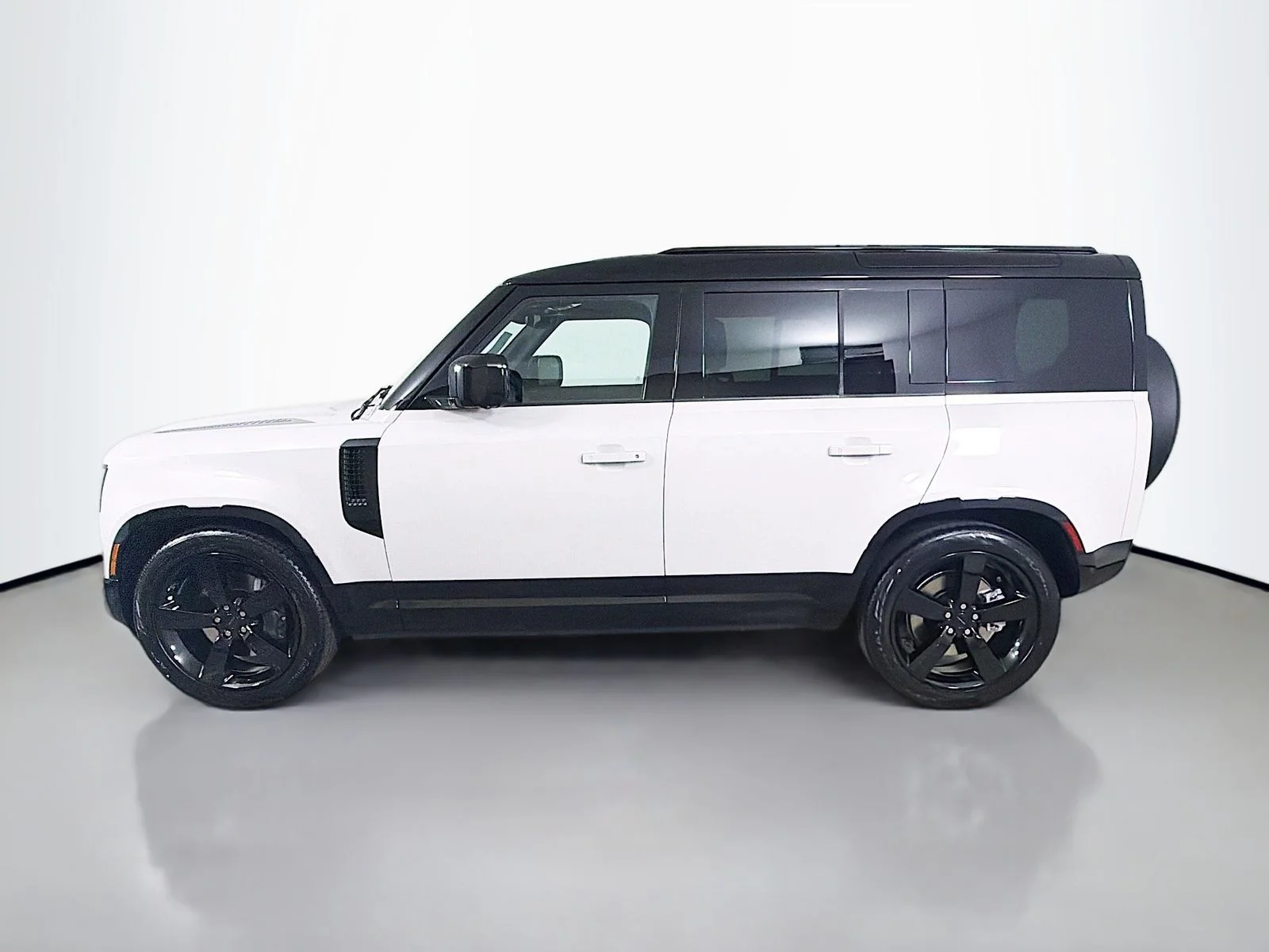New 2026 Borasco Grey Land Rover X-Dynamic SE image 2