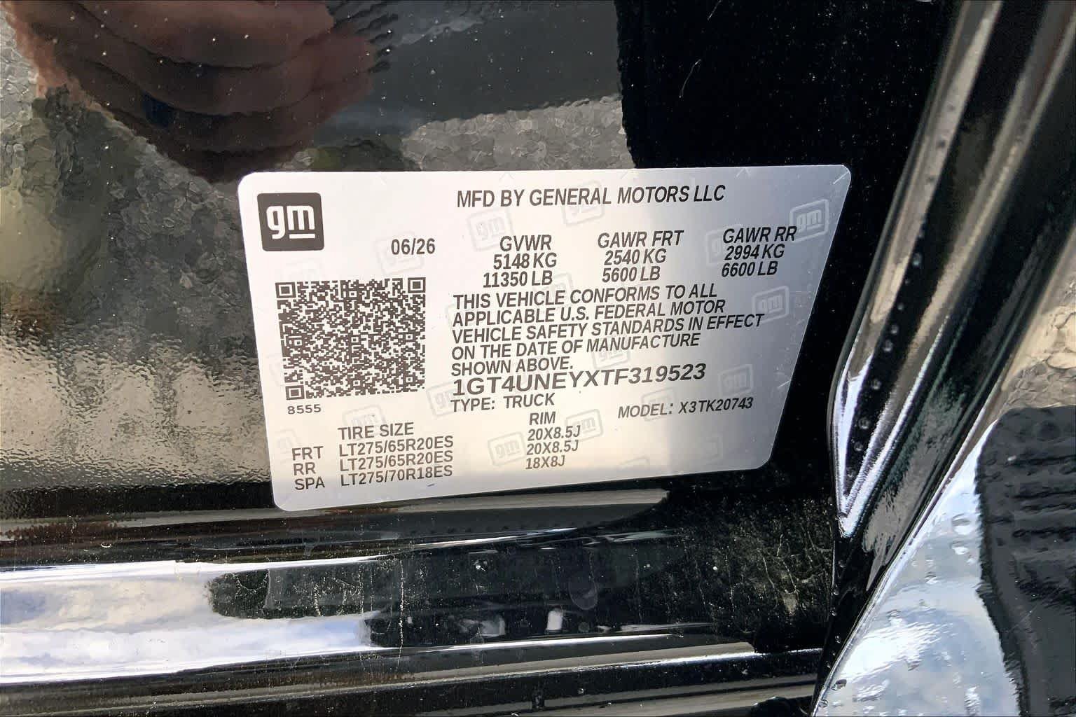 New 2026 Onyx Black GMC SLT image 16