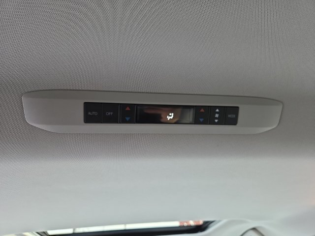 Used 2025  Toyota XLE image 30
