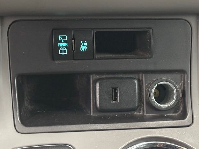 Used 2017 White Chevrolet LS image 28