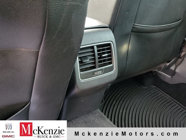 Used 2013 Silver Volkswagen SE image 23