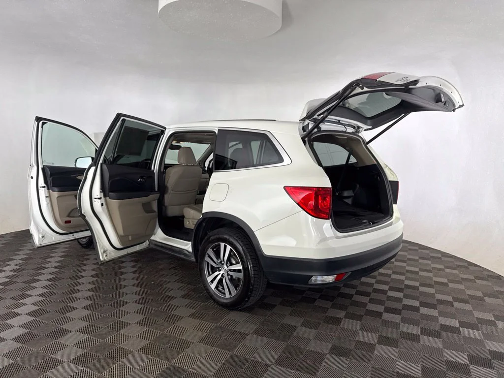 Used 2017 White Honda EX-L image 26