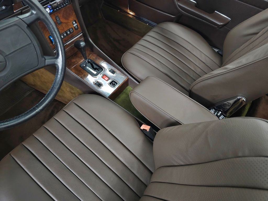 Used 1987 Gold Mercedes-Benz 560 SL image 39