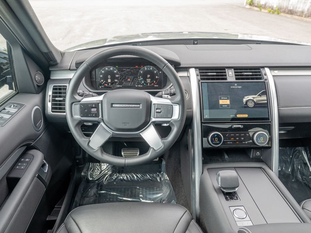 Used 2025 Gray Land Rover Dynamic SE image 13