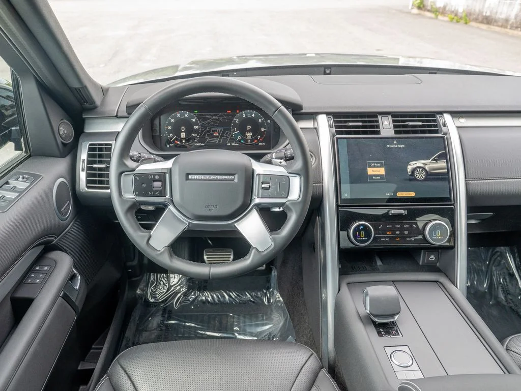 Used 2025 Gray Land Rover Dynamic SE image 13