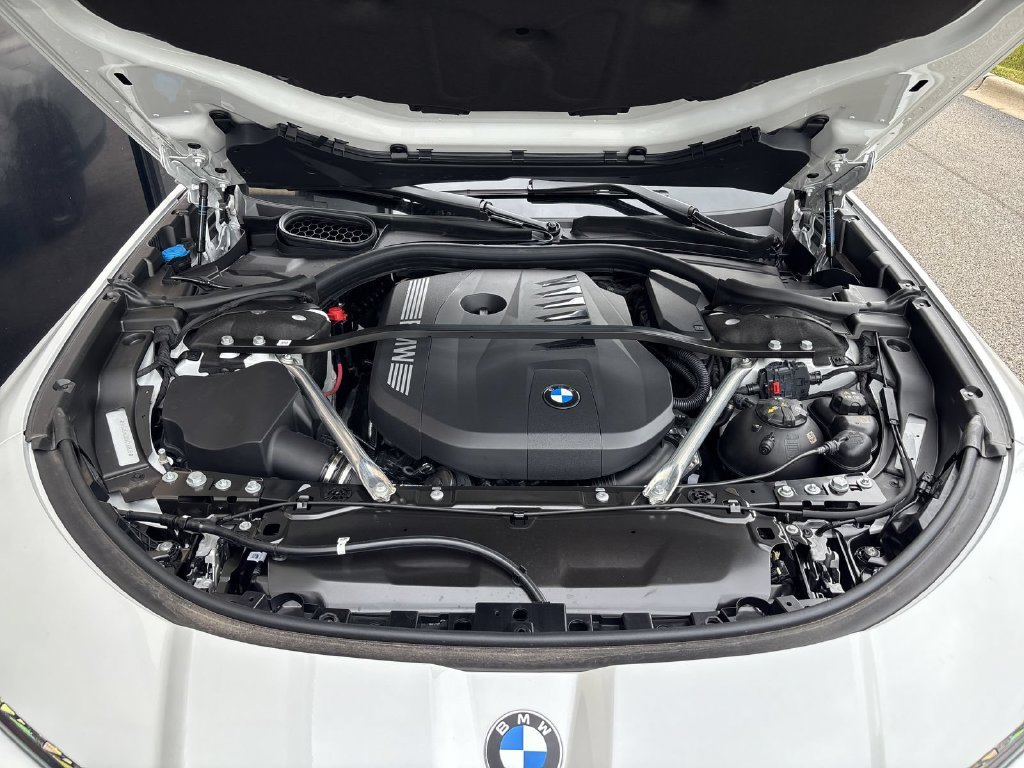 New 2027 Mineral White Metallic BMW  image 22
