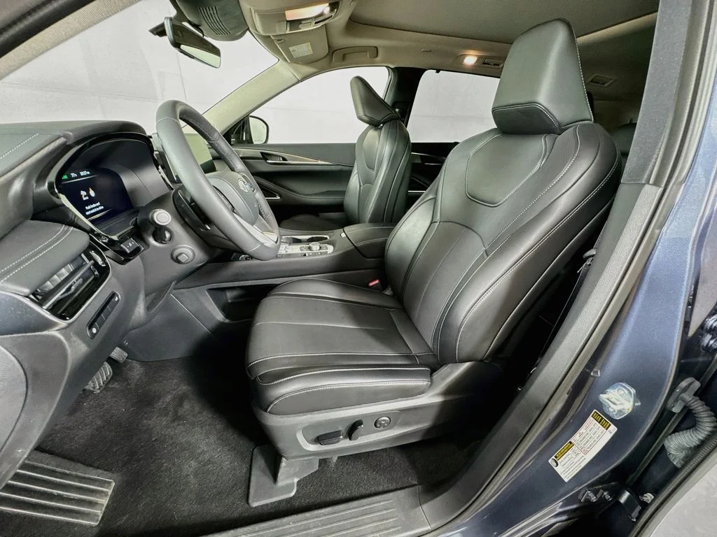 Certified Used 2026 Blue INFINITI LUXE image 28