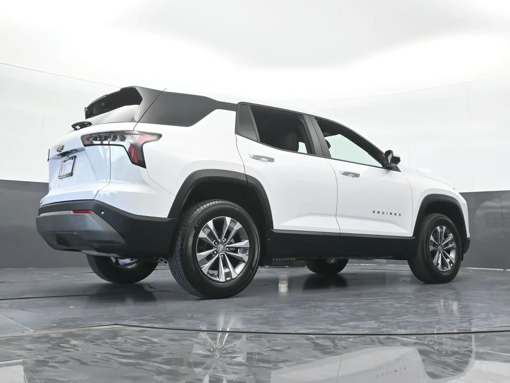 Used 2025 Summit White Chevrolet LT image 64
