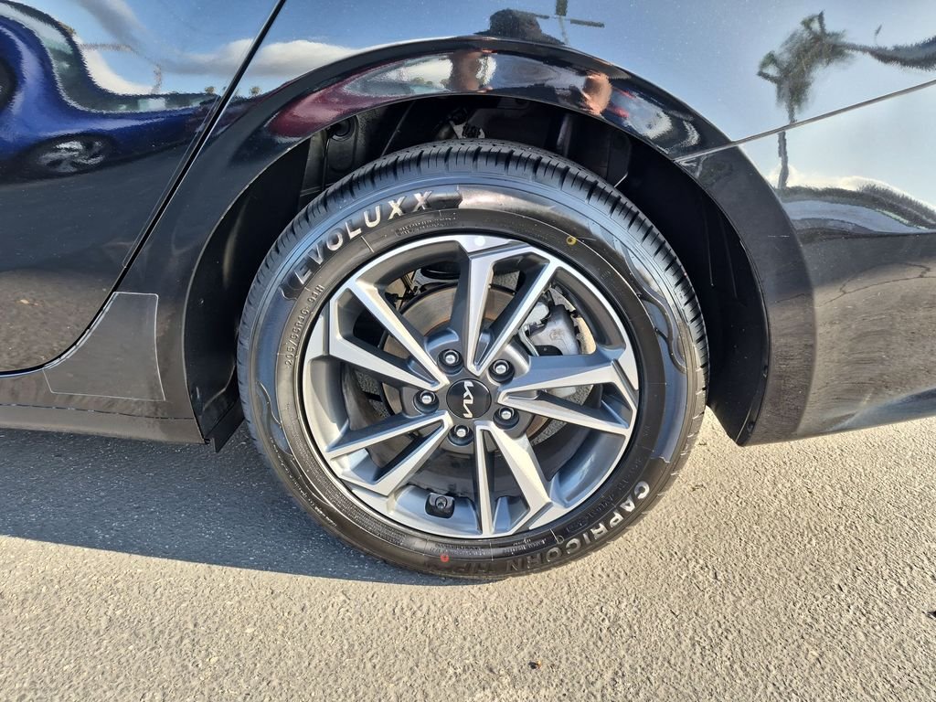 2023 Kia Forte LXS - Photo 11