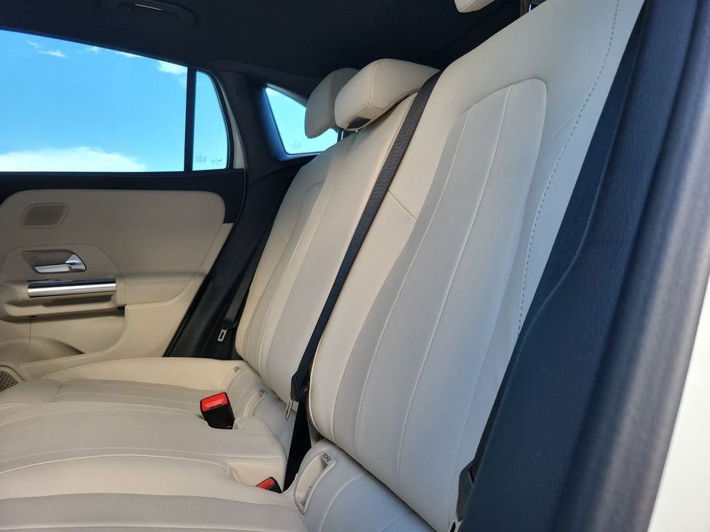 New 2026 Polar White Mercedes-Benz GLA 250 image 9