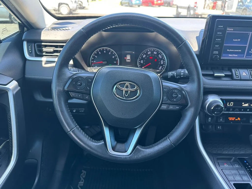 Used 2019 Gray Toyota XLE Premium image 19