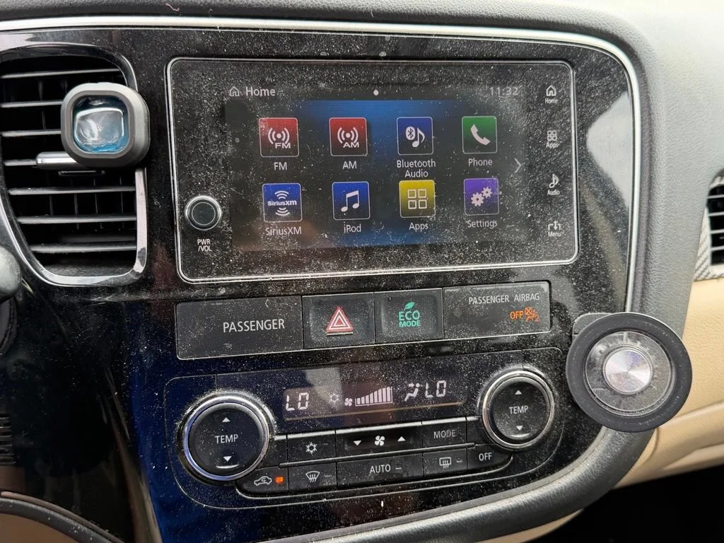Used 2017  Mitsubishi SE image 21