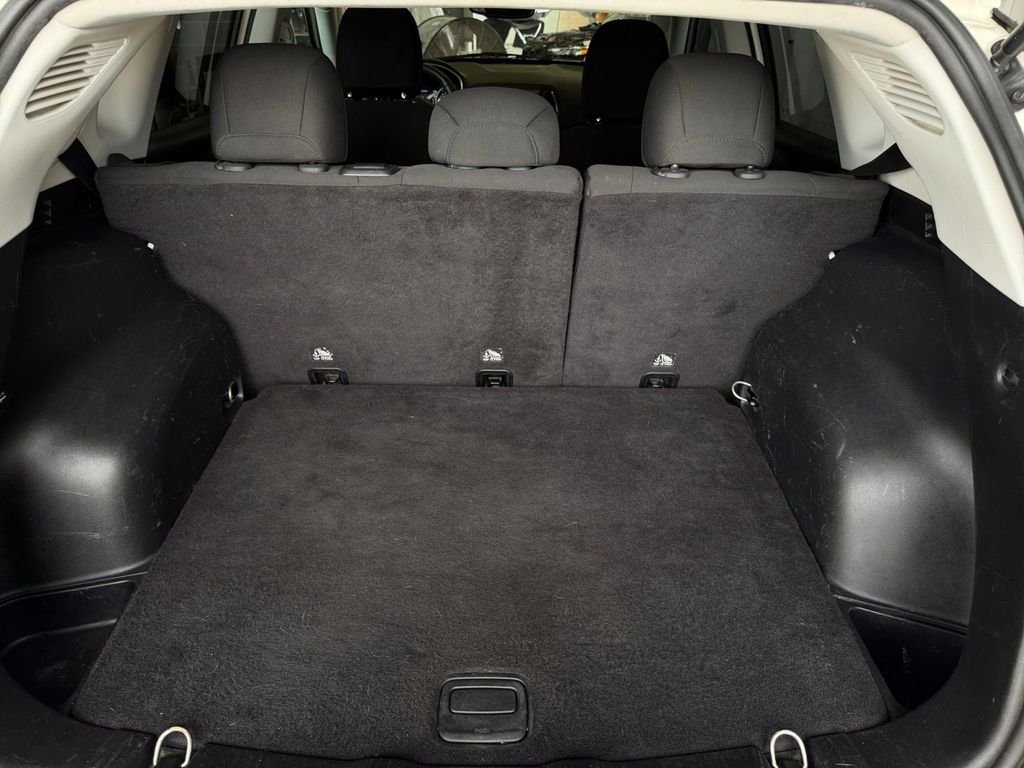 Used 2018 White Jeep Sport image 23