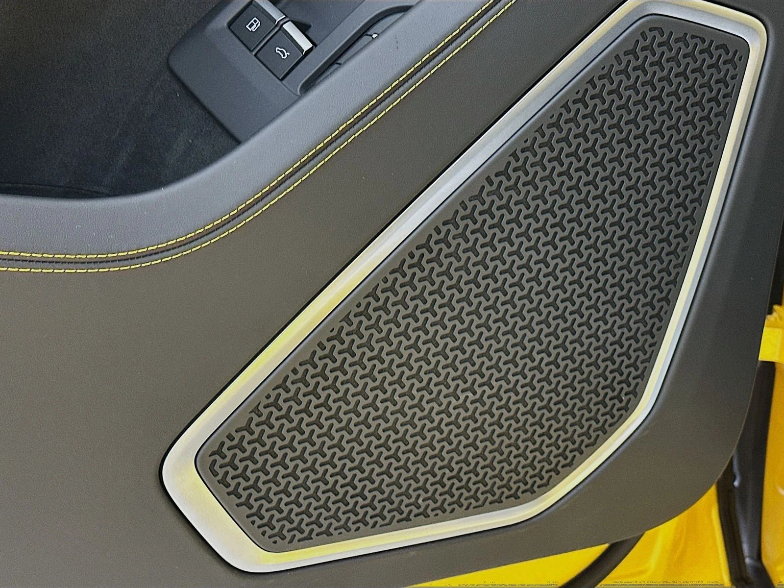 Used 2025 Yellow Lamborghini  image 24