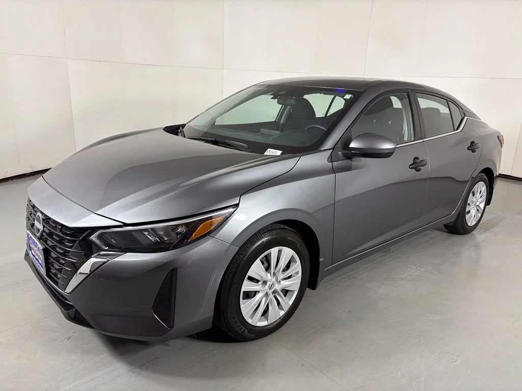 Used 2025 Gray Nissan S image 4