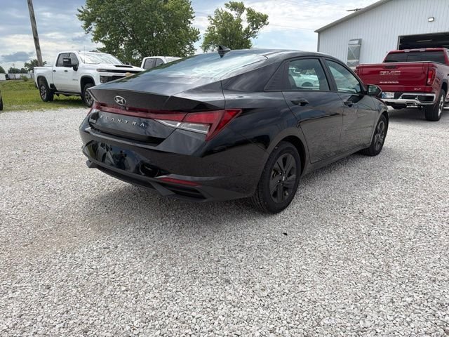 Used 2023 Black Hyundai SEL image 6