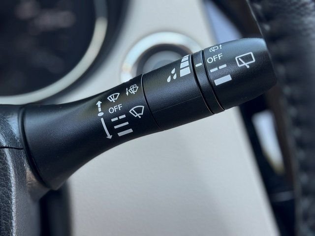 Used 2022 White Nissan SL image 23