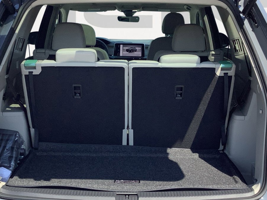 New 2026 Pure Gray Volkswagen 2.0T SE w/Technology image 14