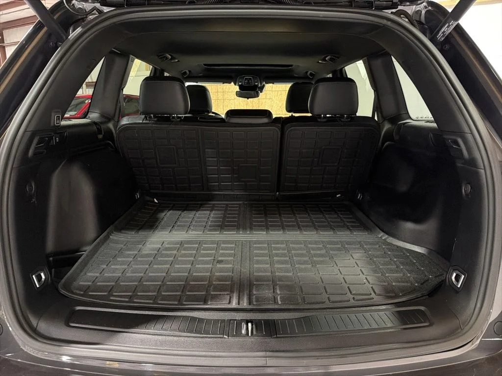 Used 2023 Gray Jeep Altitude X image 37