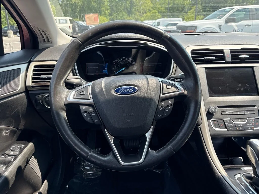 Used 2016 Red Ford SE image 14