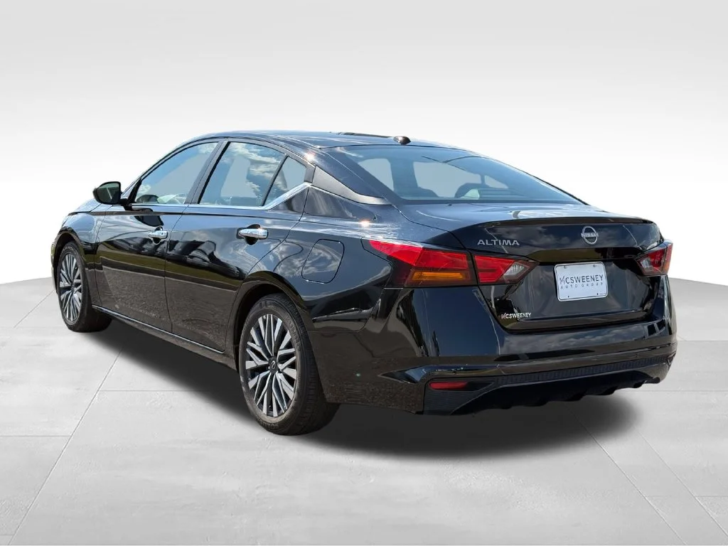 Used 2025 Black Nissan 2.5 SV image 3