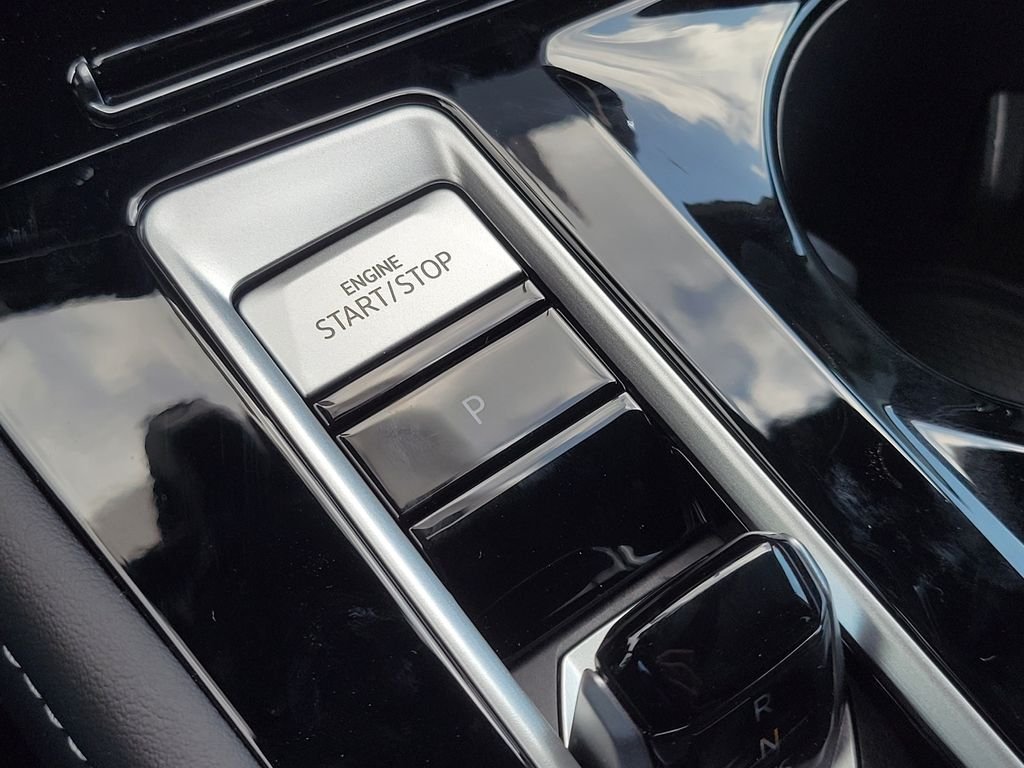 New 2026 White/off-white Volkswagen SE w/Technology image 19