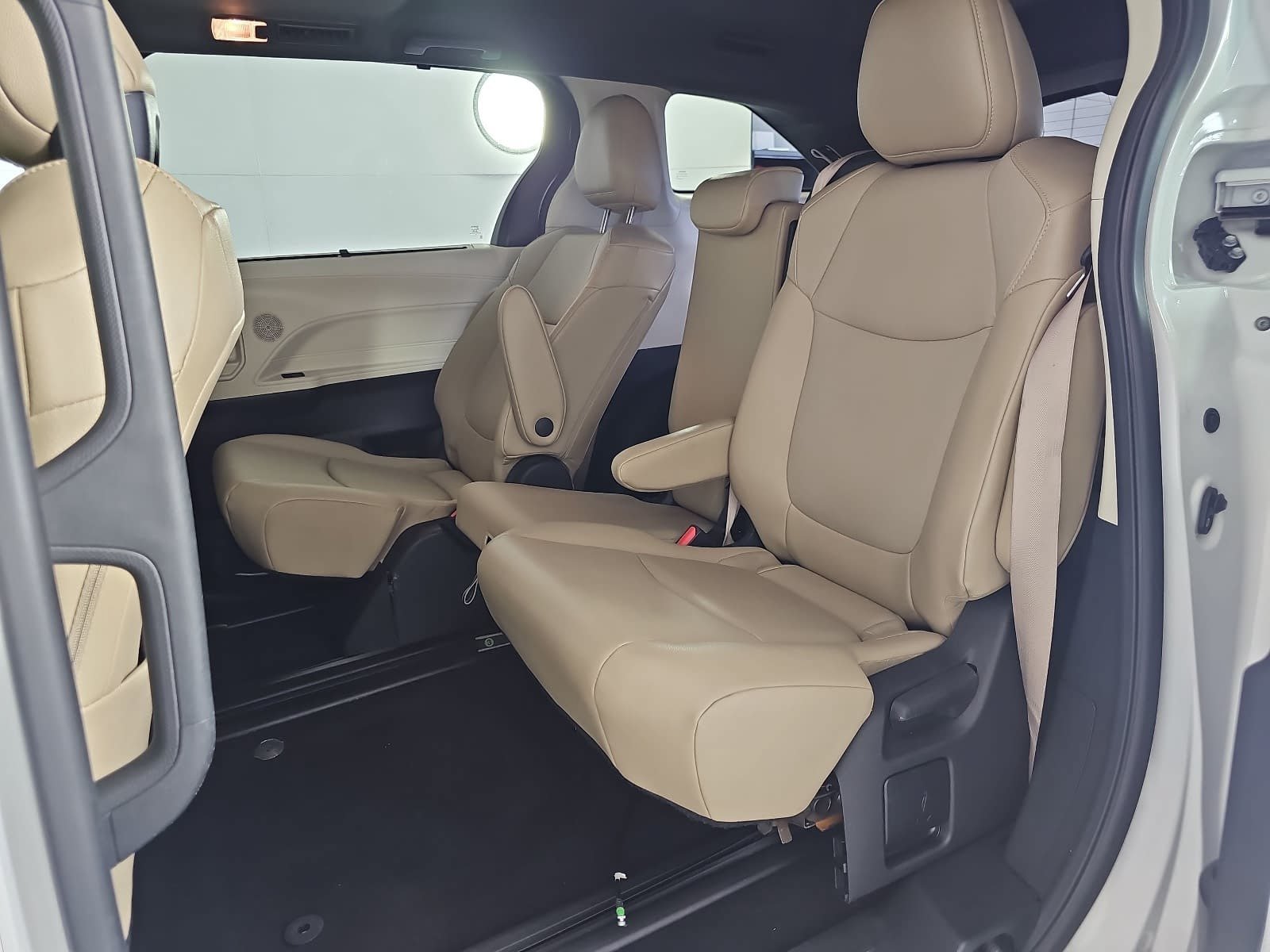 Used 2022 Beige Toyota XLE image 13