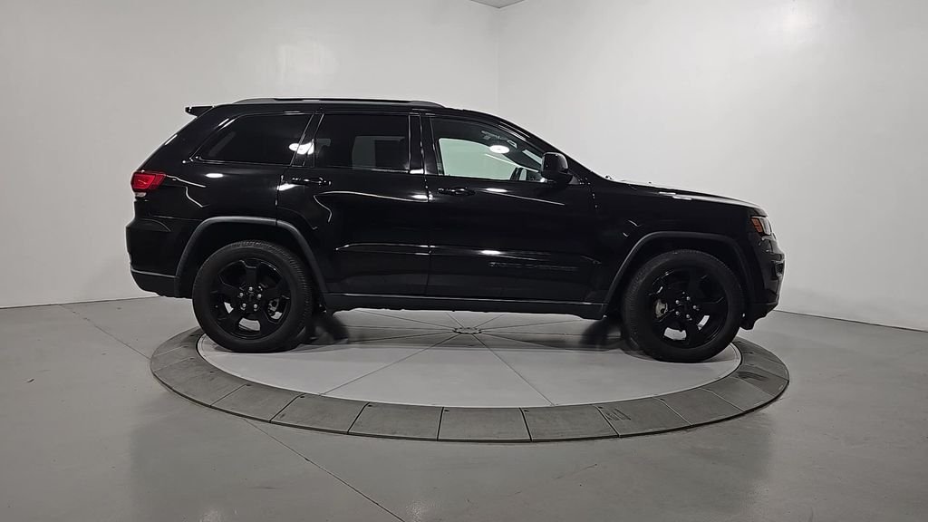 Used 2019 Black Jeep Laredo image 7
