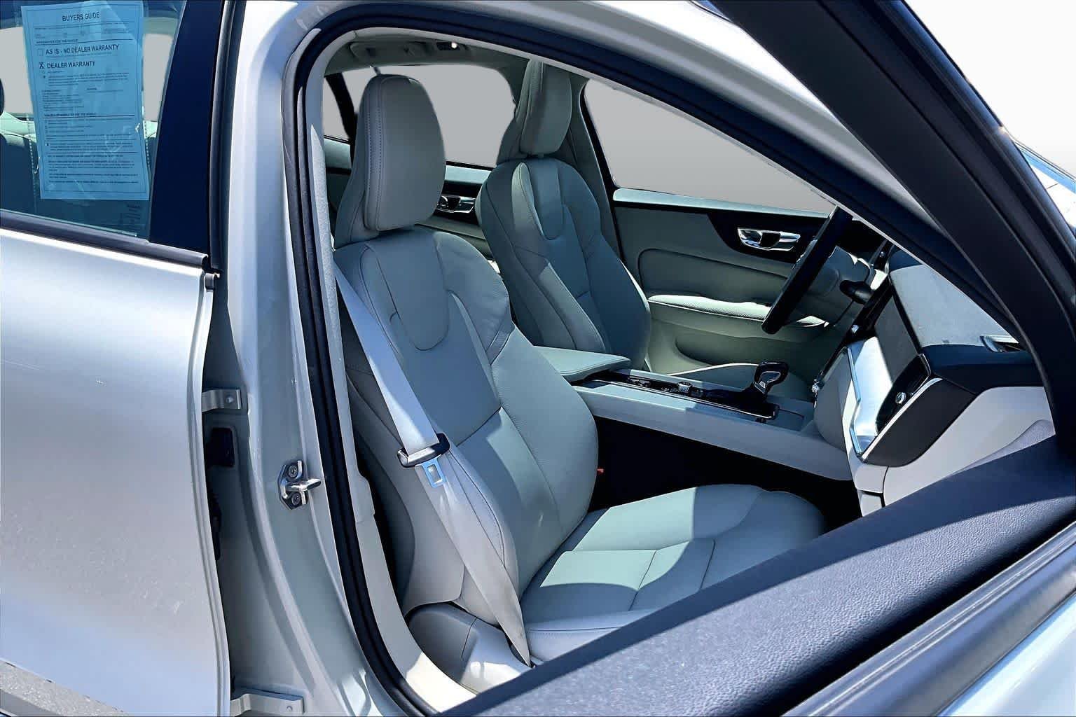 Pre-Owned 2019 Volvo S60 Momentum