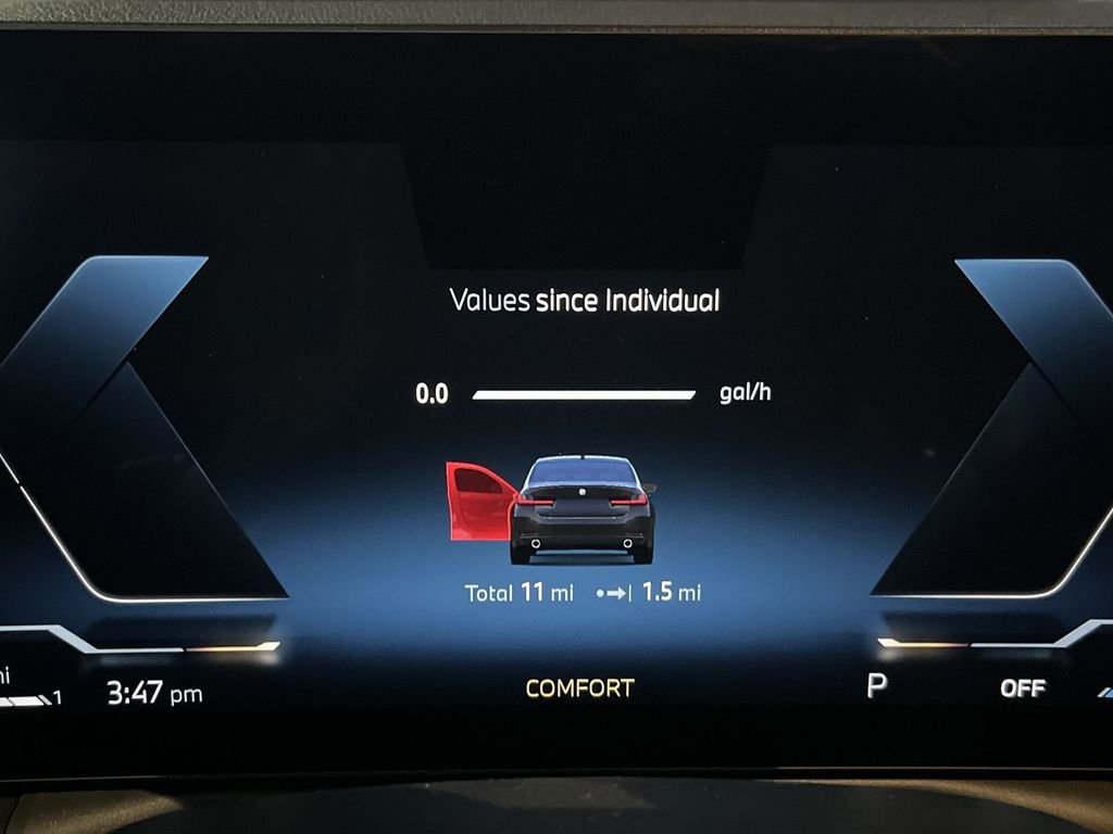 2025 BMW 3 Series 330i - Photo 15