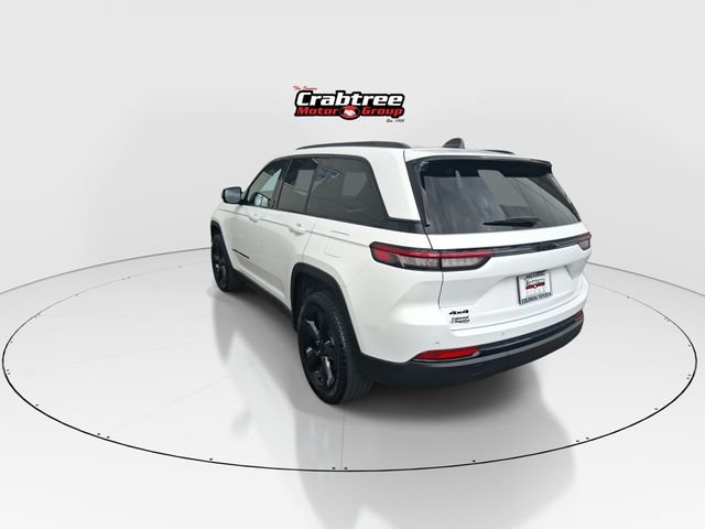 Used 2024 White Jeep Altitude image 6