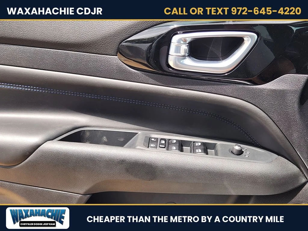 New 2026 Silver Zynith Metallic Clear-Coat Exterior Paint Jeep Latitude image 18