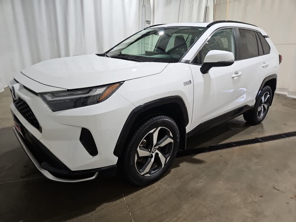 Used 2023 Ice Cap Toyota SE image 2