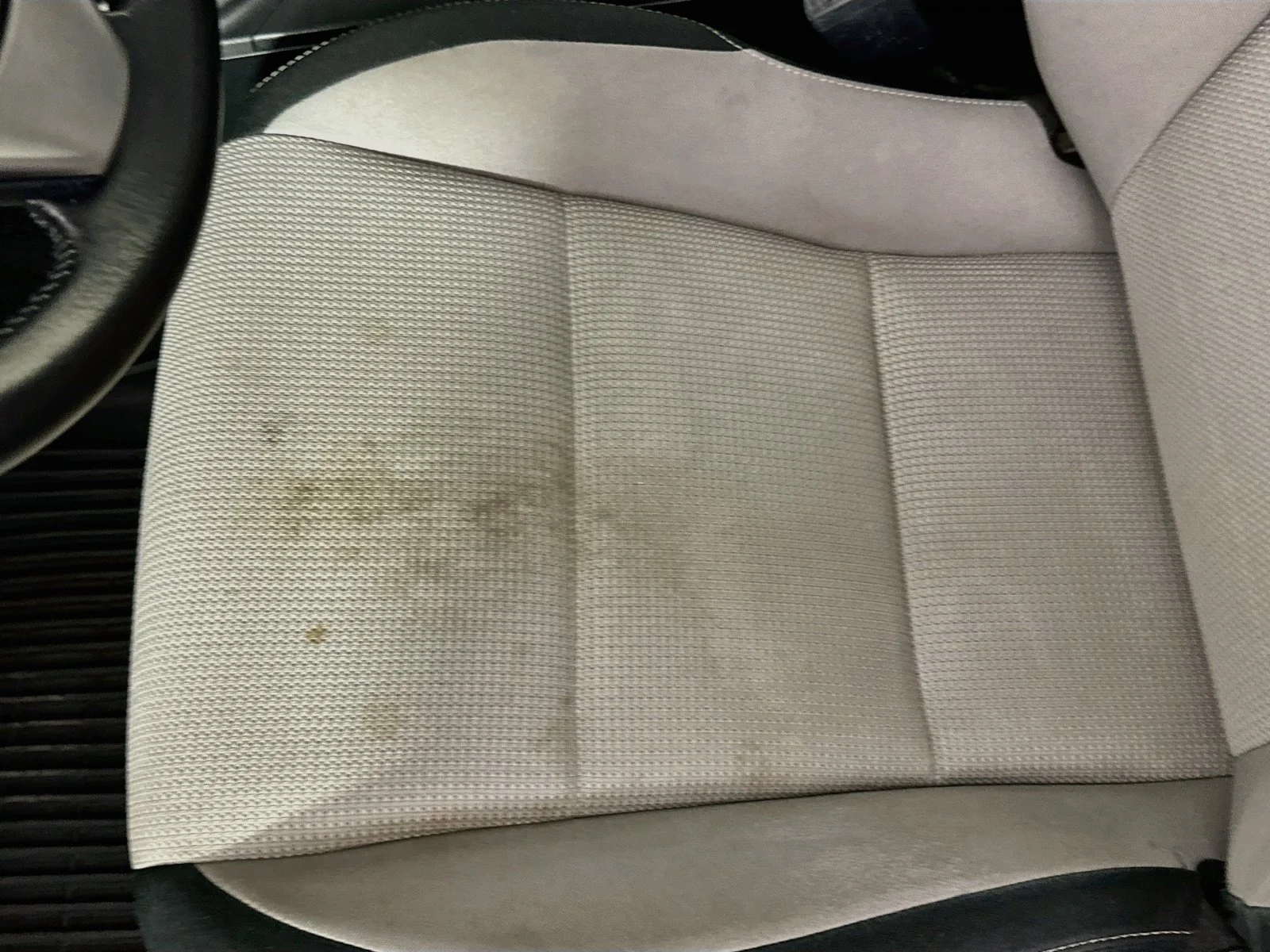 Used 2017 Silver Toyota XLE image 18
