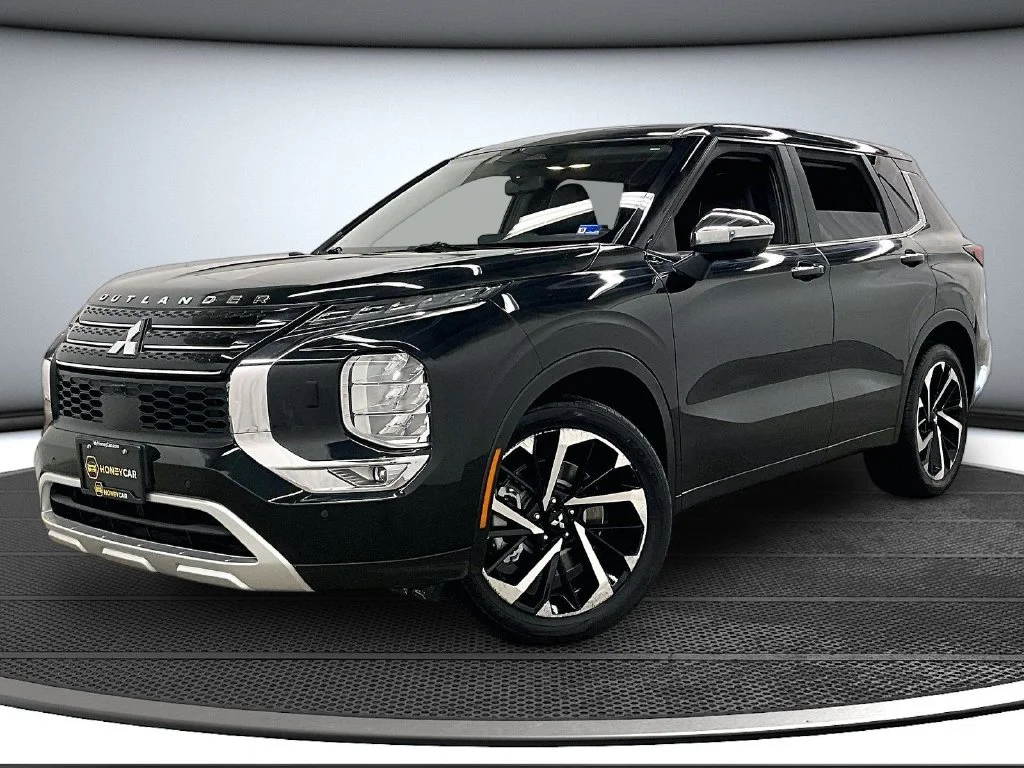 Used 2023 Black Mitsubishi SE image 3