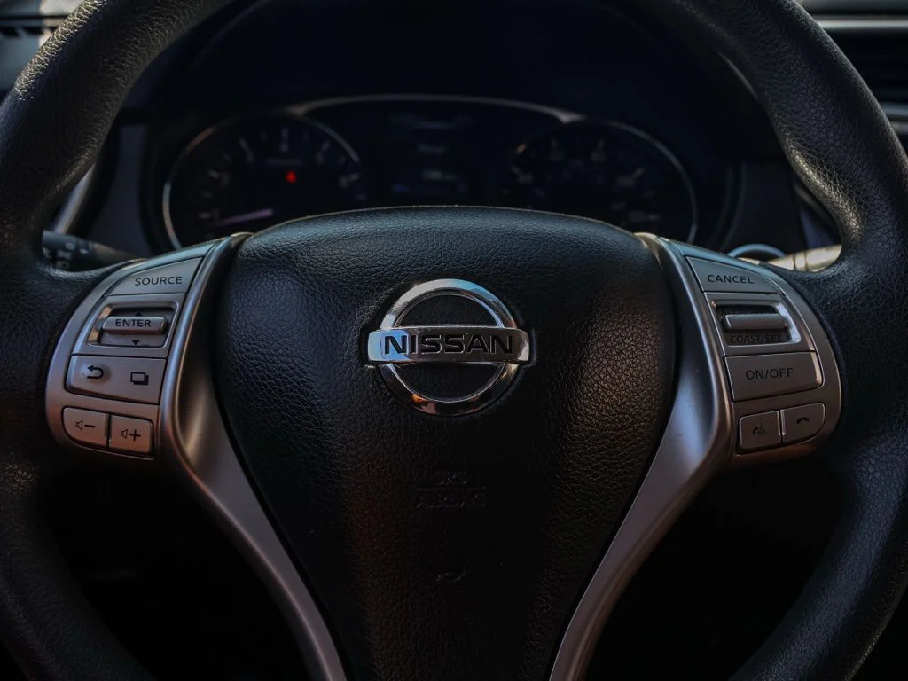 Used 2015 Red Nissan SV image 24