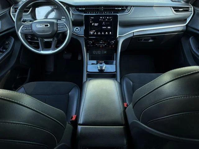Used 2024 Gray Jeep Altitude image 17