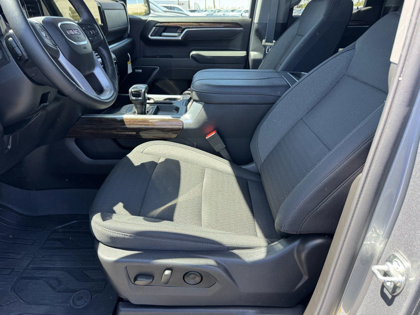New 2026 Sterling Metallic GMC Elevation image 15