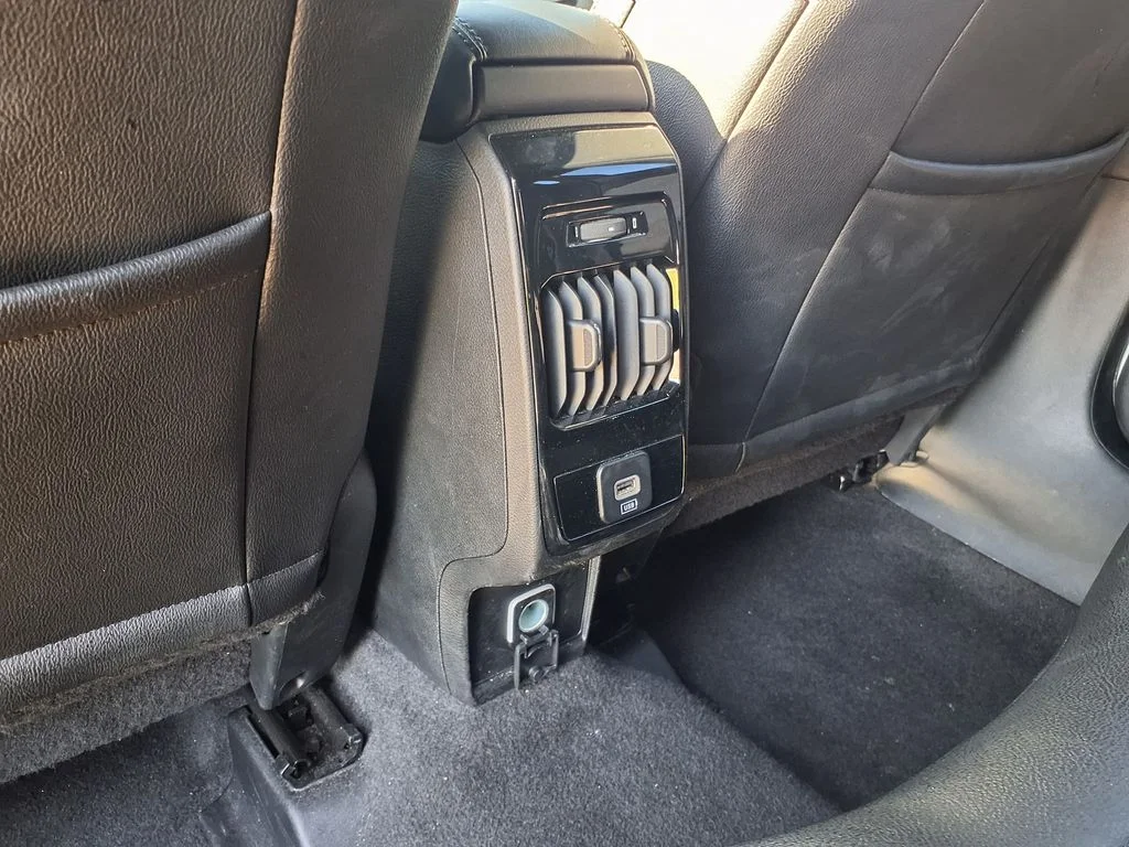 Used 2025 White Jeep Latitude image 18