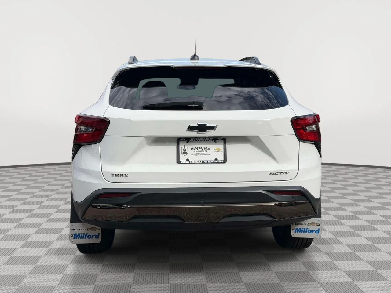 Used 2025 Summit White Chevrolet FWD ACTIV image 4