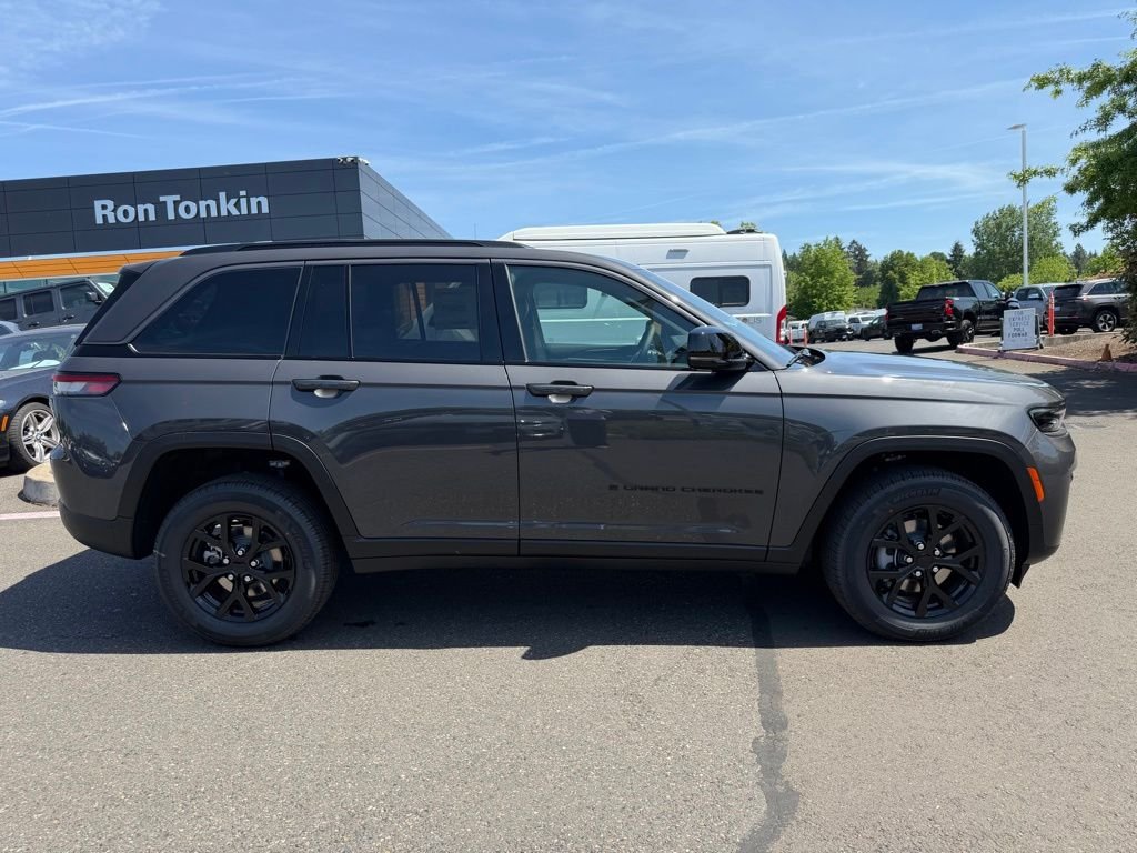 New 2026 Baltic Gray Metallic Clearcoat Jeep Altitude image 8