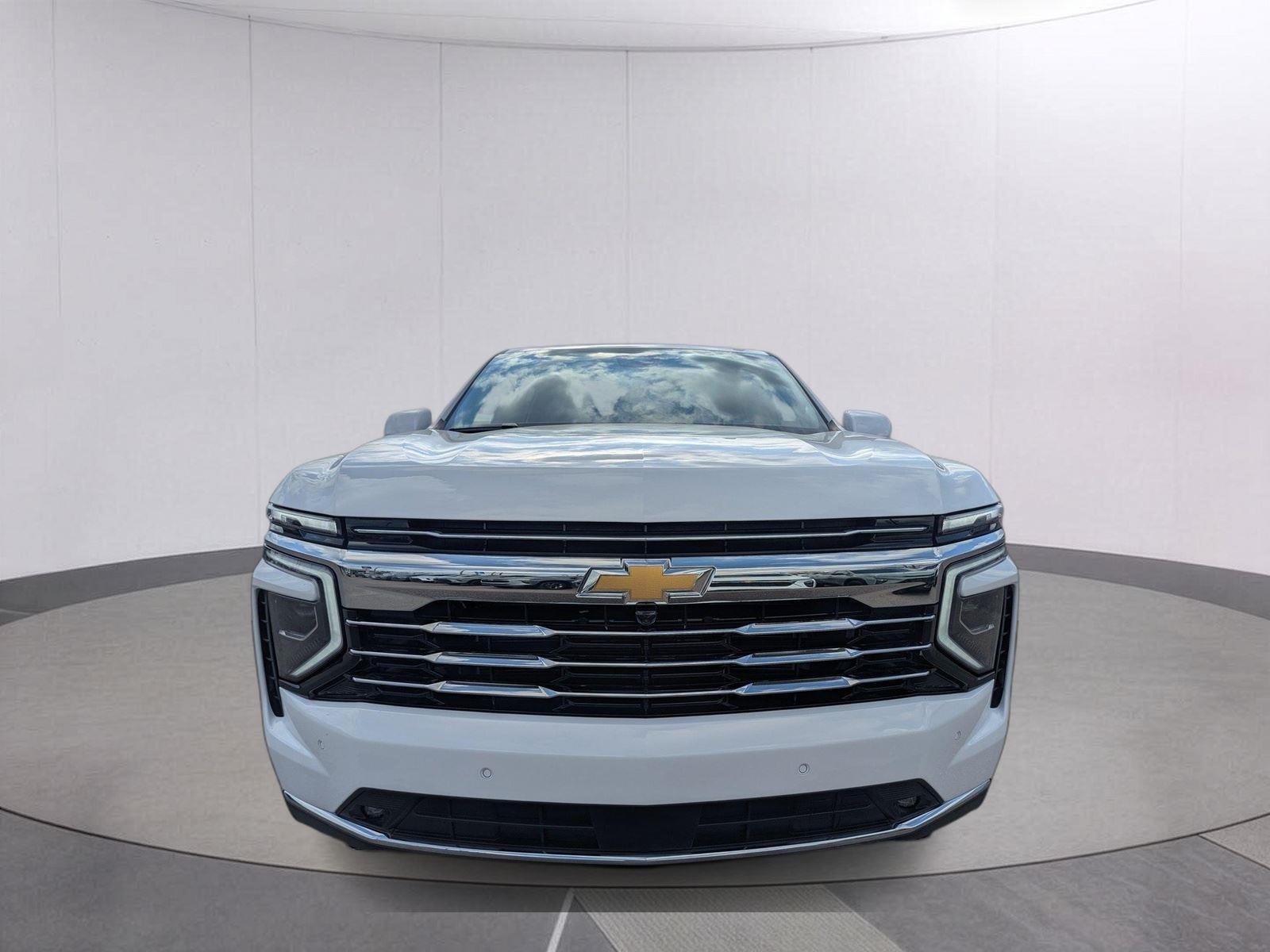 2026 Chevrolet Suburban LT - Photo 8