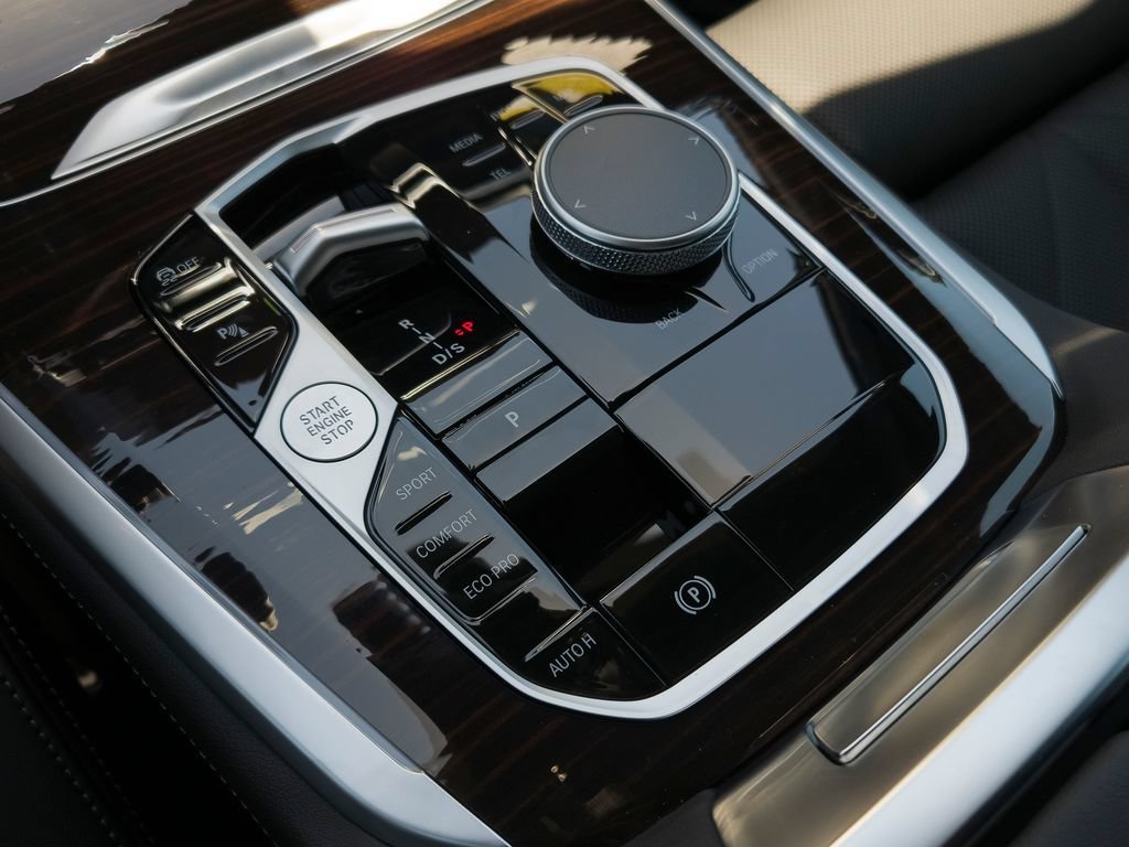 New 2026 Skyscraper Grey Metallic BMW sDrive40i image 9