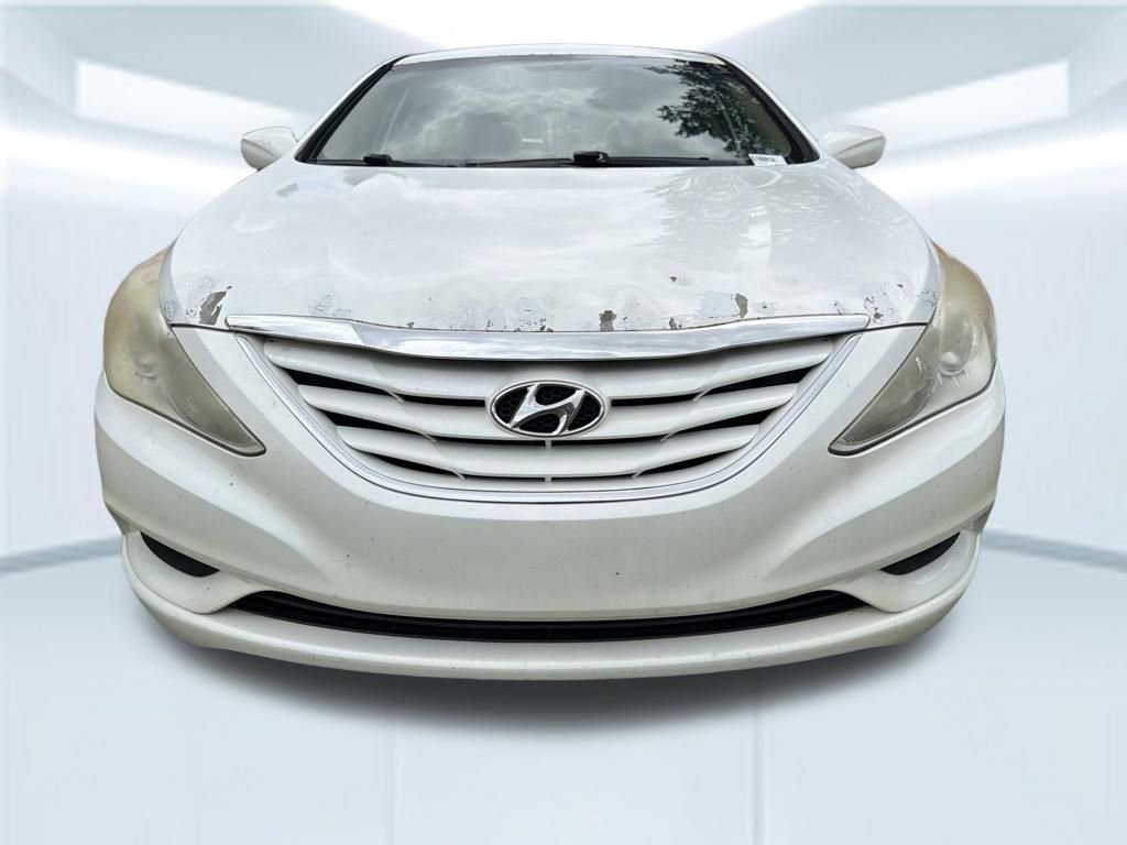 Used 2012 White Hyundai GLS image 2