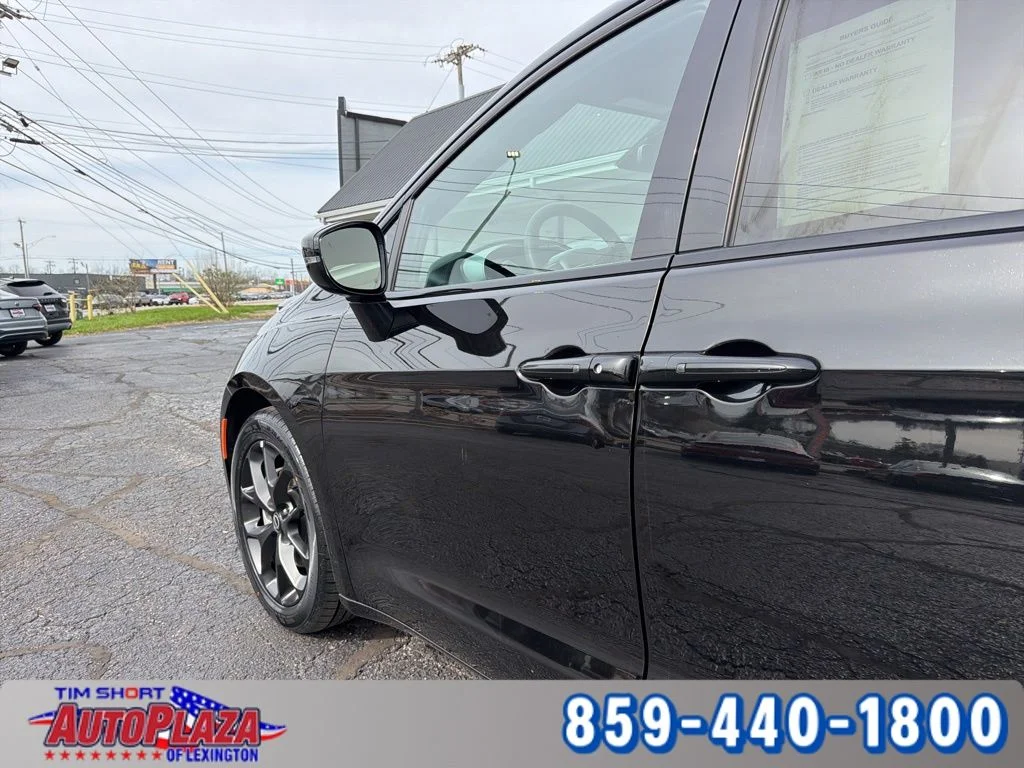 Used 2025 Black Chrysler Limited image 37