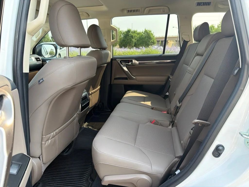 Used 2023 White Lexus 460 image 11