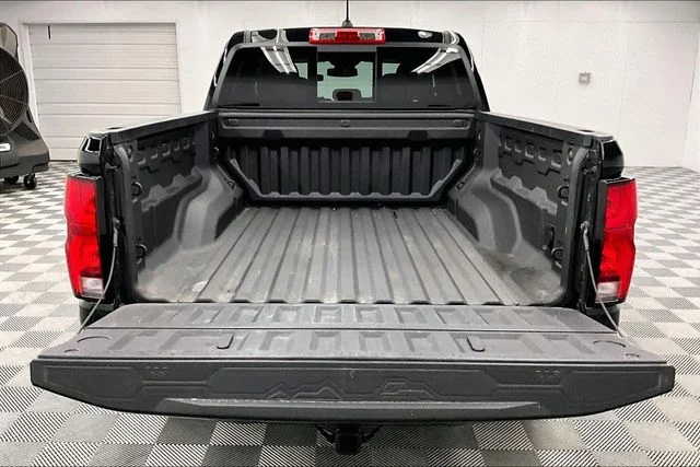 Used 2024 Black Chevrolet Z71 image 31
